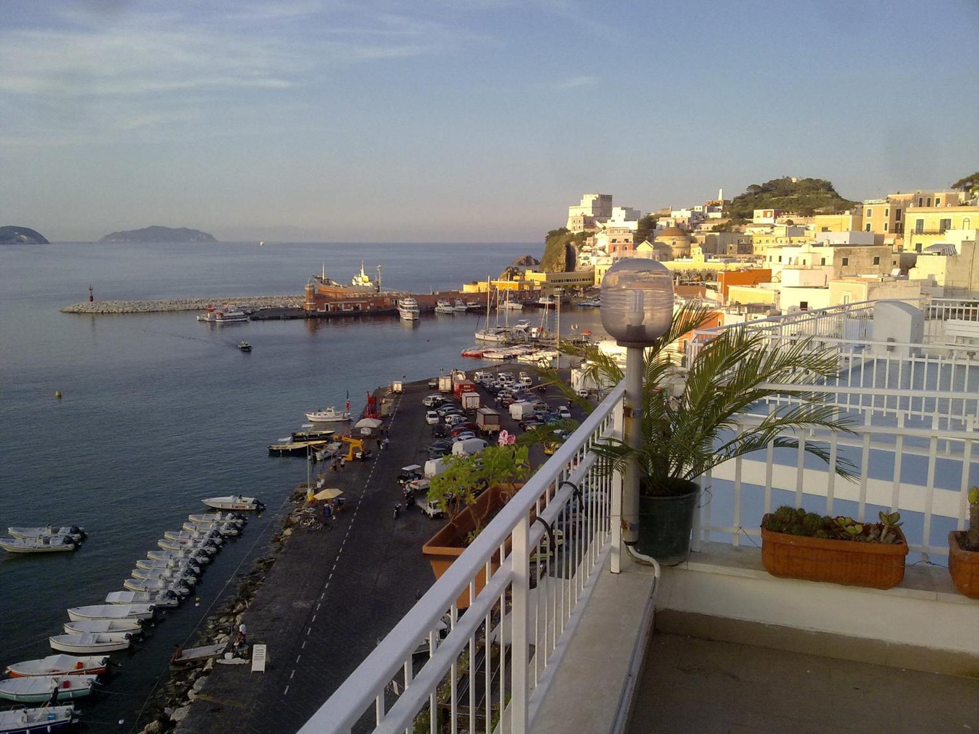 Hotel La Baia Ponza Exterior foto
